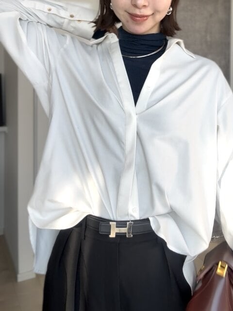 PLSTシアーリブタートルネックセーターのシャツコーデ