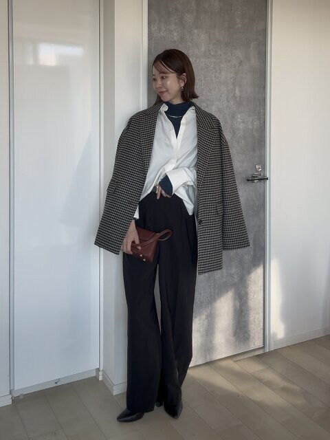 PLSTシアーリブタートルネックセーターのシャツコーデ　全身