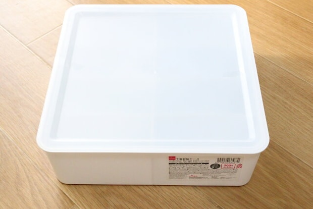 ダイソー 下着収納ケース フタ付 8マス ダイソーの下着収納ケース フタ付 8マス