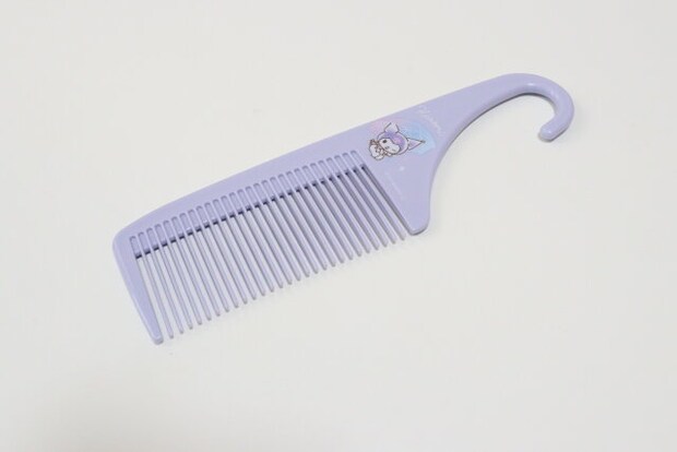 ひっかけられるトリートメントコーム細目  ダイソー　クロミ　紫