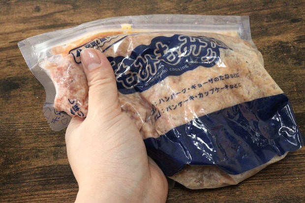 セリアのもみもみ調理バッグ セリアのもみもみ調理バッグでハンバーグのたねやホットケーキの生地を揉んで作る