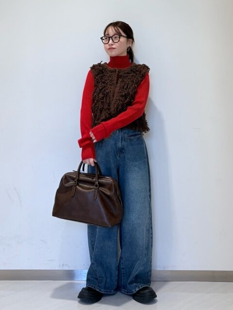 ファーベストコーデ 2025冬大人女性赤ニットファーベストコーデ