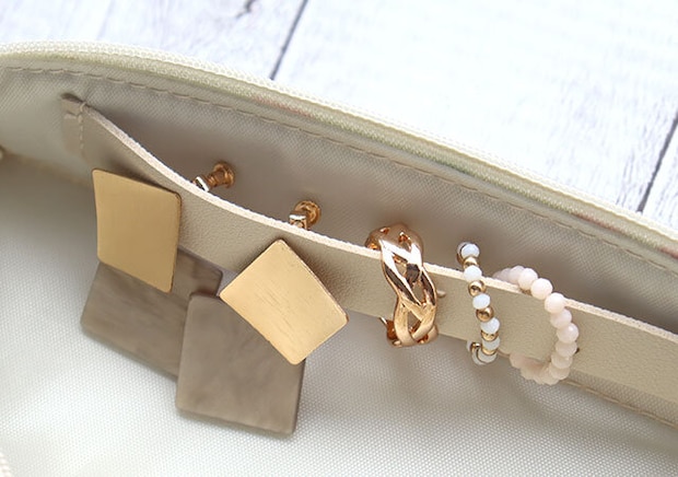 『素敵なあの人』2月号の付録はkippisの超優秀マルチケース使用例アクセサリー 『素敵なあの人』2月号の付録はkippisの超優秀マルチケース使用例アクセサリー