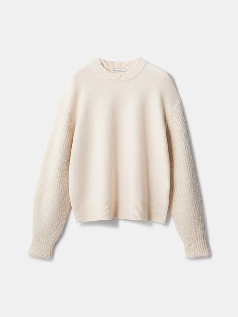 PLSTのブラッシュドスリーブセーター