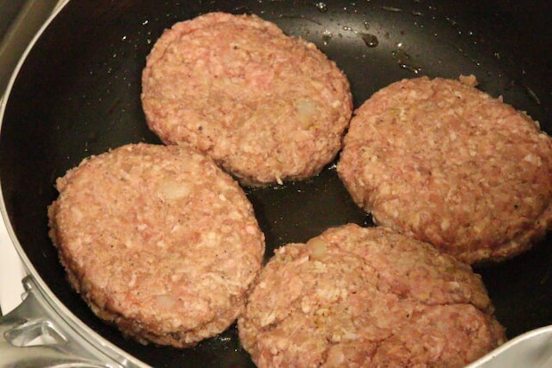 セリア ハンバーグメーカー セリアのハンバーグメーカーでハンバーグを焼く