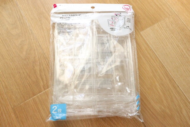 ダイソーのディスプレイステージ（ワイド、2段）パッケージ