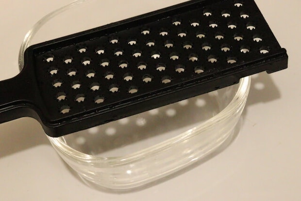 セリア ベーシック ミニおろし器 セリアのプラ製のベーシック ミニおろし器