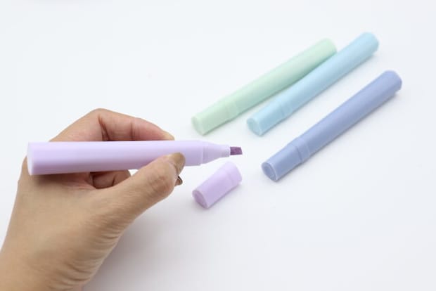 ダイソー マーカーペン(CHM、丸型、パープル&グレー、2本)/マーカーペン(CHM、丸型、グリーン、2本)形状 ダイソーのマーカーペン(CHM、丸型、パープル&グレー、2本)/マーカーペン(CHM、丸型、グリーン、2本)形状