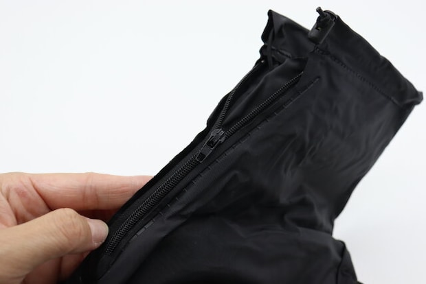 ダイソー シューズカバー(黒、28cm)ファスナー ダイソーのシューズカバー(黒、28cm)ファスナー