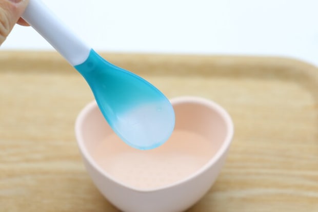 セリアのサーモスプーンは40度以上で色が変化する