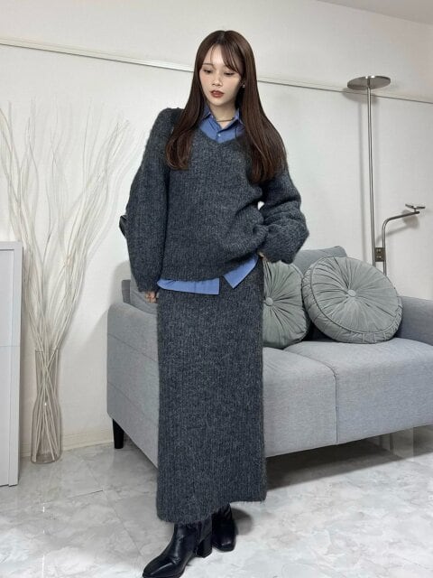 2025冬大人女性ニットアップシャツレイヤードコーデ