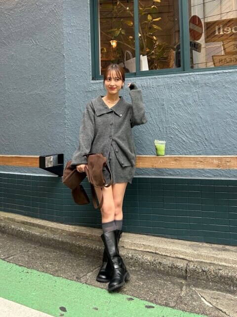 2025冬大人女性ニットアップロングブーツコーデ