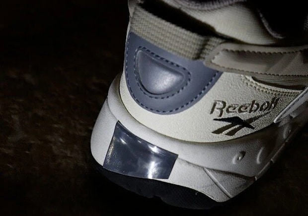 ダイソー　反射シール