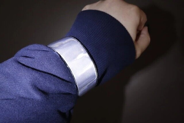 ダイソー　反射ワンタッチバンド