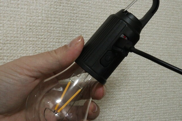 ワッツ 充電式エジソン型 LEDフック付きライト 丸型 ワッツの充電式エジソン型 LEDフック付きライト 丸型はLED表示灯付きで充電完了が分かりやすい