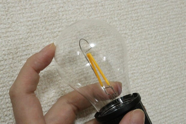 ワッツ 充電式エジソン型 LEDフック付きライト 丸型 ワッツの充電式エジソン型 LEDフック付きライトはプラ素材で割れにくく安心