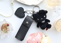 この付録…見つけたら即買い推奨！真っ黒が大人っぽい♡ハローキティのリップケース＆チャーム