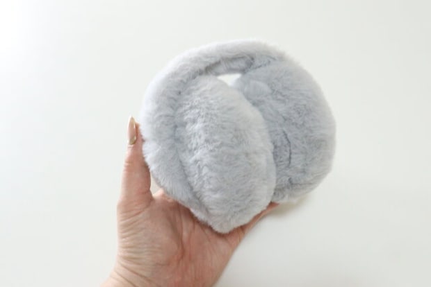 折りたたみ式でコンパクトに持ち歩けるダイソーのイヤーウォーマー