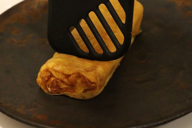 卵焼きターナー　切る