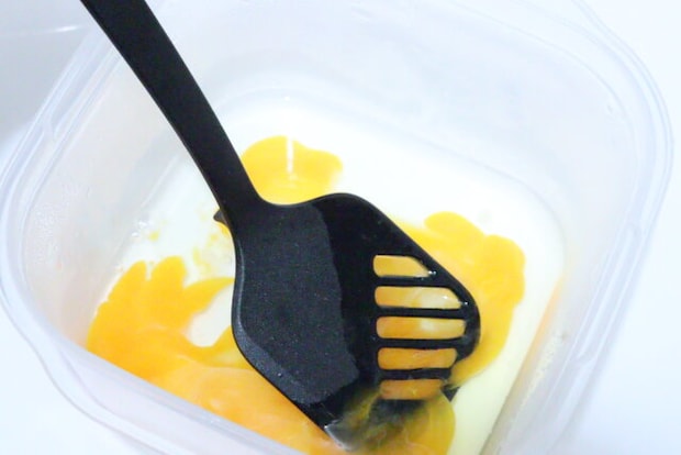 卵焼きターナー　混ぜる