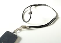 今SNSで話題になってる！ストラップ一体型の優秀モバイルグッズ