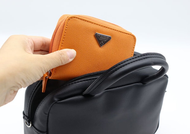 THE SCAPE OF GREEN やみつきサイフオレンジバッグにIN