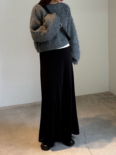 黒ロングスカートコーデ2