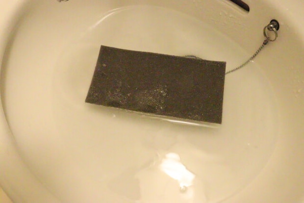 セリアの真空パックバススポンジは約40℃のお湯に浸すと膨らむ