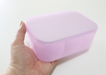 ダイソーのお弁当箱…？ではありません！「こういうのありがたい♡」ある機能付きの収納ボックス