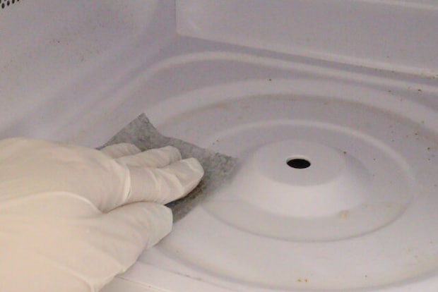 ダイソーのちょこっとお掃除シートでレンジを掃除する