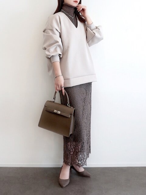 2025冬大人女性おすすめタートルネックレイヤードコーデ