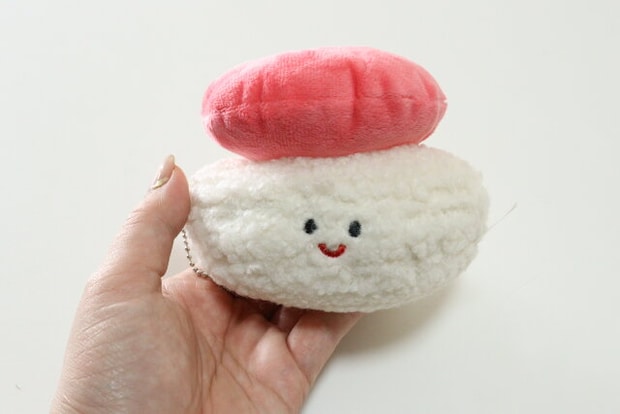 ダイソーのかわいい寿司ポーチ（まぐろ、えび、たまご）