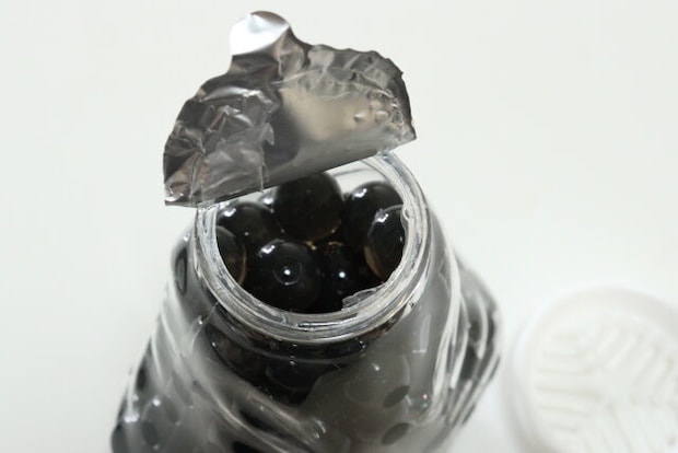 ダイソーのお香みたいなお部屋の芳香剤（ビーズタイプ、炭の香り）