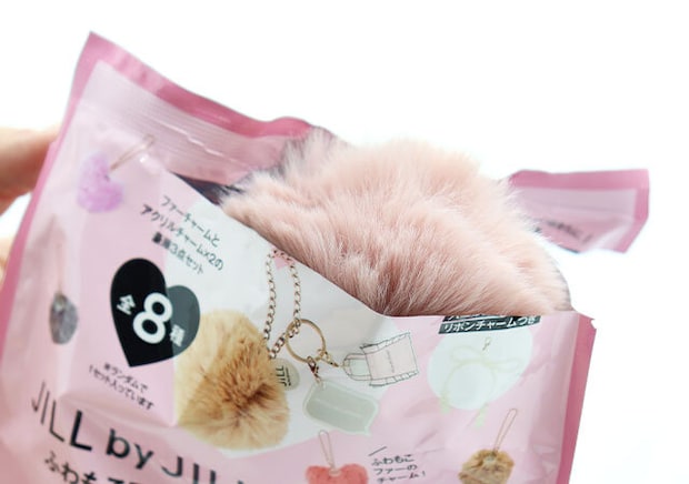 宝島社ムック付録のJILL by JILL STUART ふわもこファー＆ロゴチャームセット BOOK2