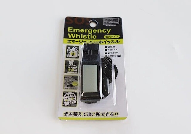 ダイソーのエマージェンシーホイッスルのパッケージ