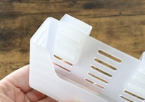 フックの位置を変えられるって斬新！アイディアが光る100均収納ケース