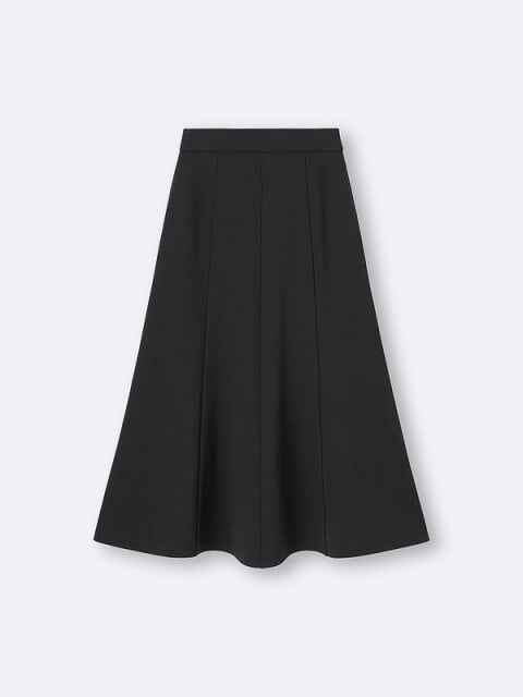 GUのカットソーフレアスカート