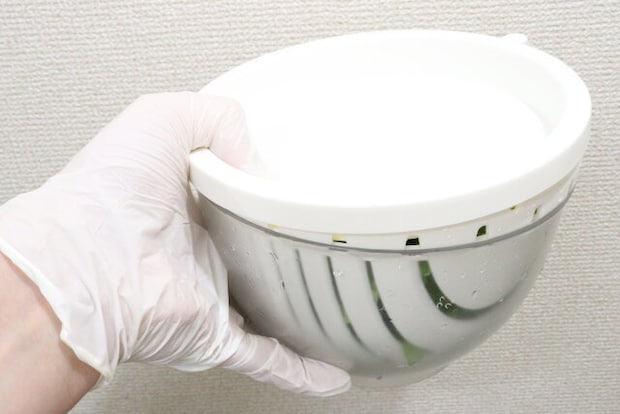 保存できる蓋付ザルボウル　水が飛び散る