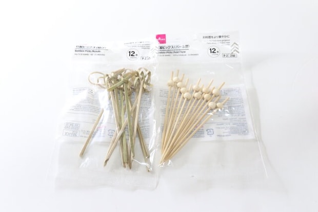 ダイソーの竹製ピックス（結び、12本）と竹製ピックス（パール調、12本）のパッケージ