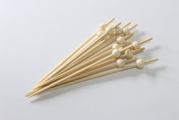 ダイソーの竹製ピックス（パール調、12本）のビジュアル