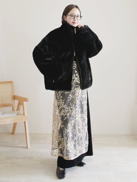 2025冬おすすめ大人女性ファーアウターモノトーンコーデ