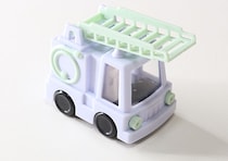 実際に動かせるなんて芸が細かい！海外のおもちゃみたいな100均文具