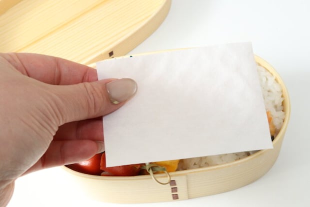 ダイソー ごはんがべたつきにくい!お弁当シート ダイソーの水分や油分を吸収するお弁当シート