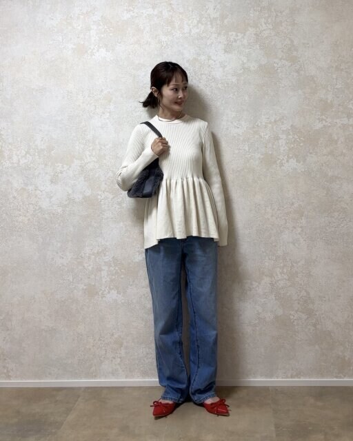 GUペプラムニットプルオーバーとデニムコーデ