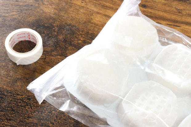 ダイソーのキッチン用ラベルテープ（PITTA PETTA、ホワイトパターン、15mm×3m）