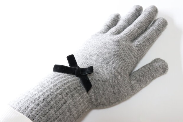 指穴付ニット手袋（ライン・リボン）　着用