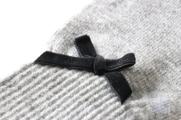 指穴付ニット手袋（ライン・リボン）　デザイン