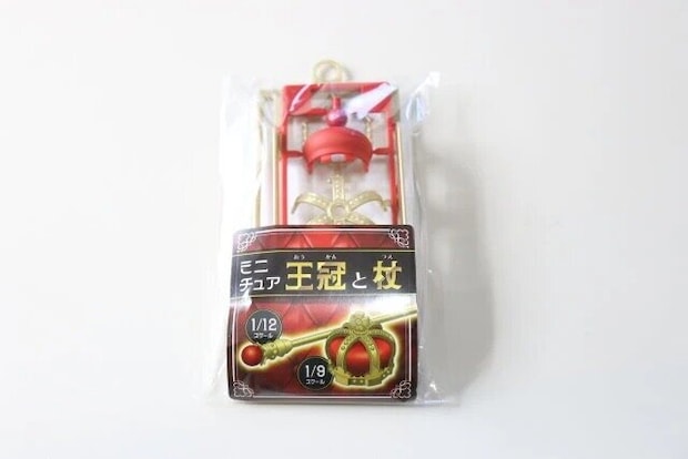 ダイソー　ミニチュア 王冠と杖　パッケージ