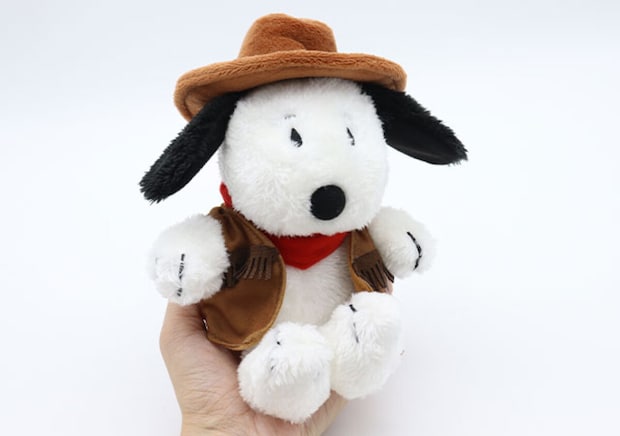 SNOOPY [スヌーピー]カウボーイスヌーピーのぬいぐるみポーチサイズ感