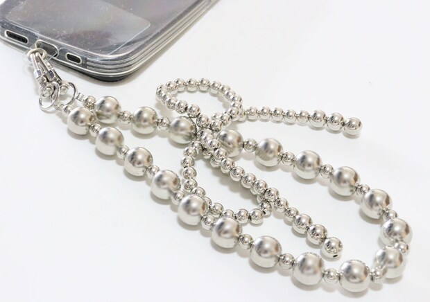 ハンドストラップ（パールリボン、シート付き）　ストラップ装着